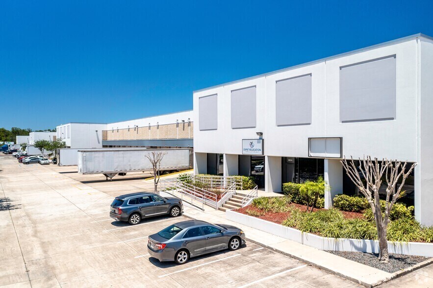 2901 Titan Row, Orlando, FL à louer - Photo du bâtiment - Image 2 de 8