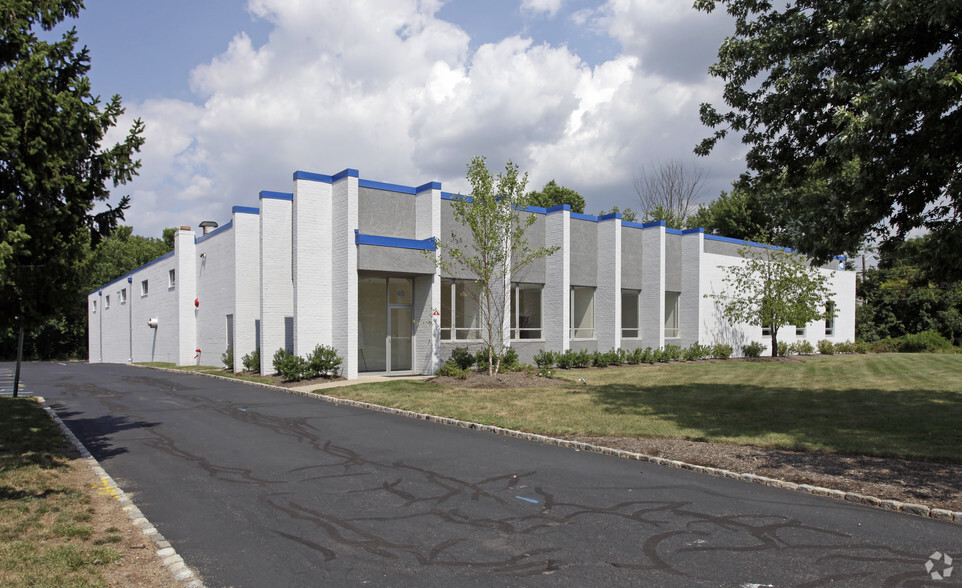 40 Fairfield Pl, West Caldwell, NJ for lease - Building Photo - Image 1 of 25