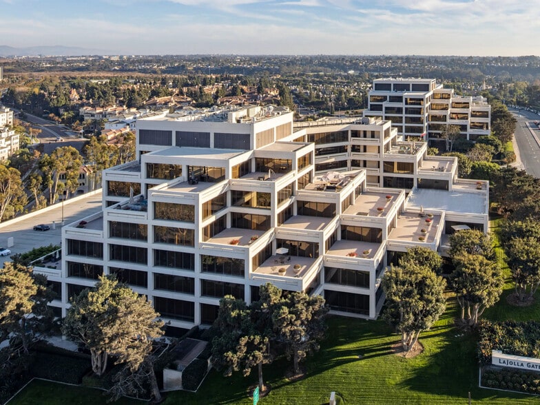9191 Towne Centre Dr, San Diego, CA à louer - Photo du bâtiment - Image 1 de 3