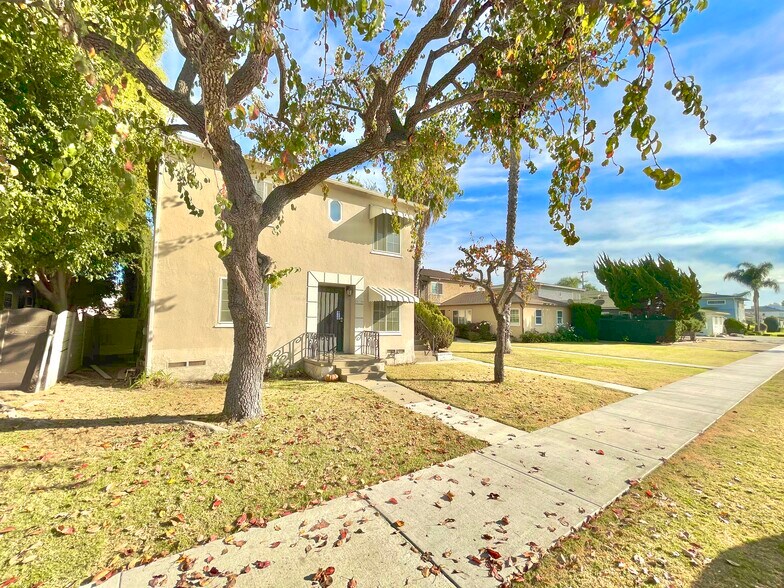 8738 Ramsgate Ave, Los Angeles, CA à vendre - Photo principale - Image 1 de 5