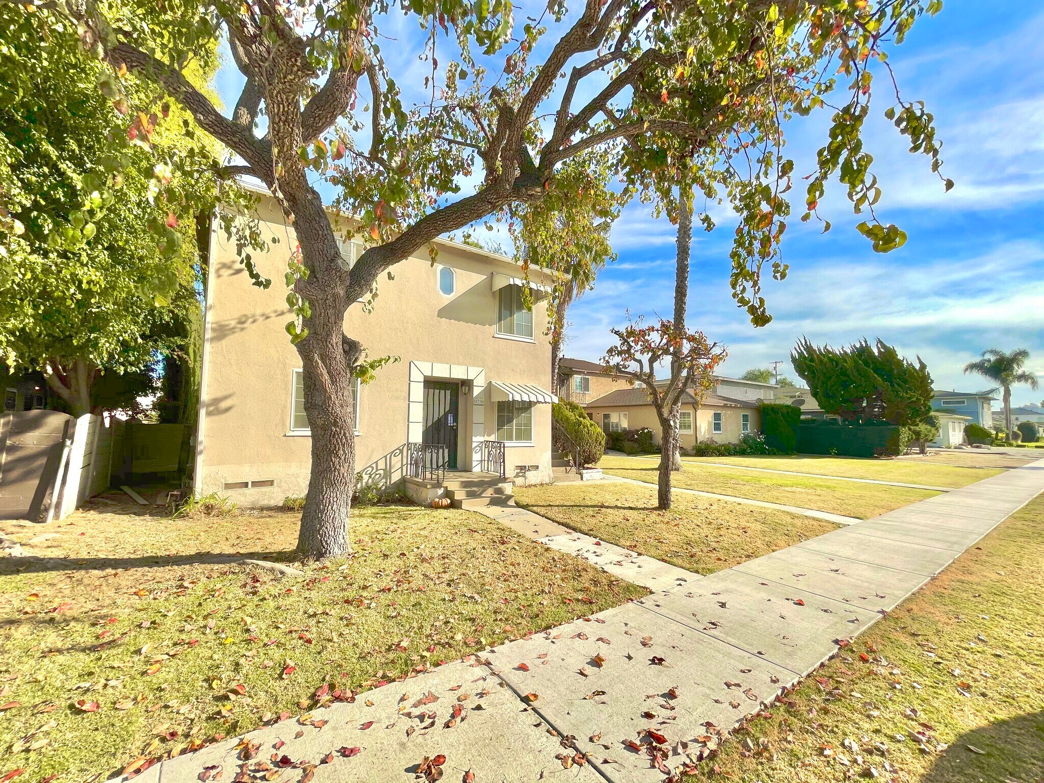 8738 Ramsgate Ave, Los Angeles, CA à vendre Photo principale- Image 1 de 6