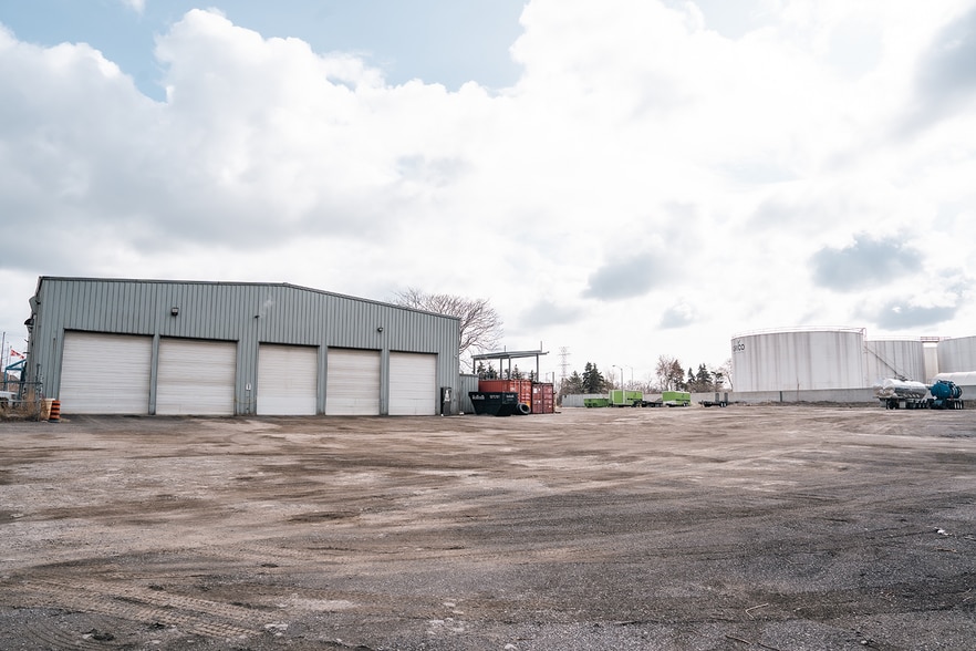 200 Eastport Blvd, Hamilton, ON for lease - Building Photo - Image 2 of 34