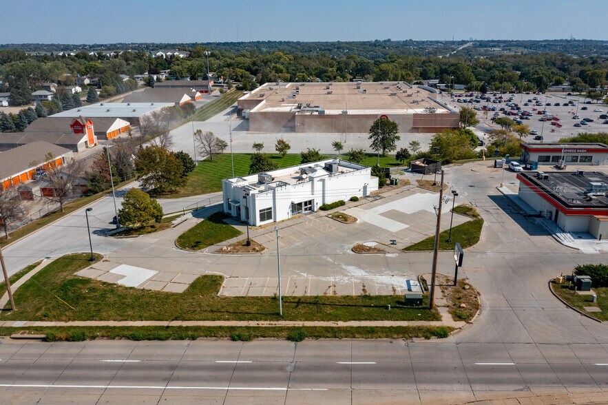 3949 N 132nd St, Omaha, NE à vendre - Photo du bâtiment - Image 2 de 17