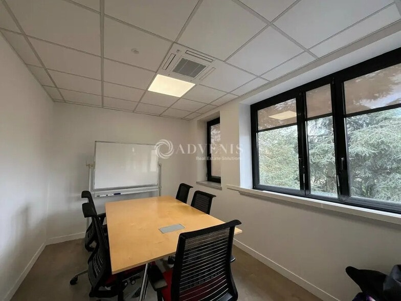 Bureau dans Montigny-le-Bretonneux à louer - Photo intérieure - Image 3 de 4