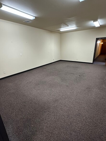 10404 Vineyard Blvd, Oklahoma City, OK for lease - Building Photo - Image 2 of 13