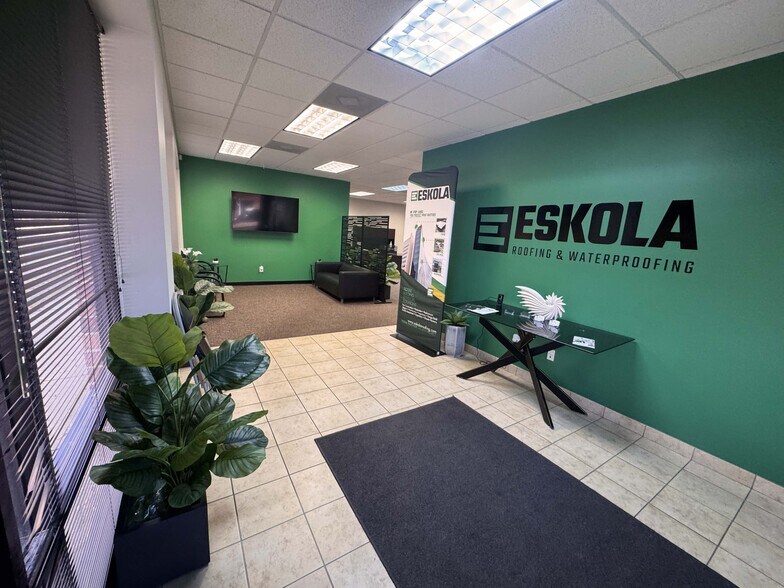 1809 Associates Ln, Charlotte, NC à louer - Photo du bâtiment - Image 3 de 16