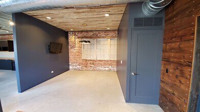 2814 N California Ave, Chicago, IL à louer Photo intérieure- Image 2 de 3