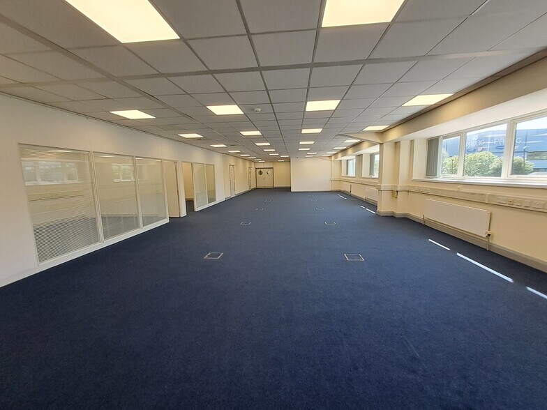 Maidstone Rd, Milton Keynes à louer - Photo du bâtiment - Image 3 de 5