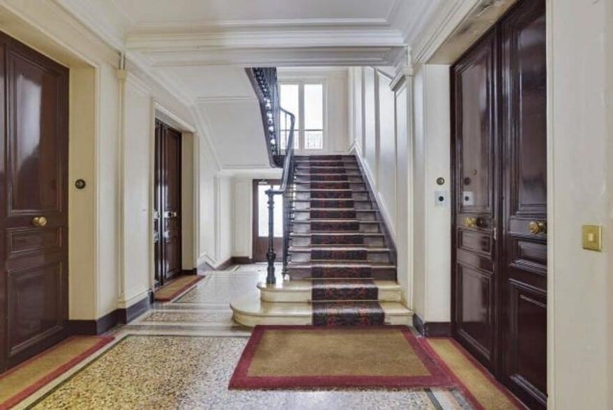 7 Square Du Roule, Paris for lease - Lobby - Image 3 of 9