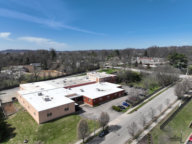 5055 Madison Rd, Cincinnati, OH for sale - Building Photo - Image 2 of 7