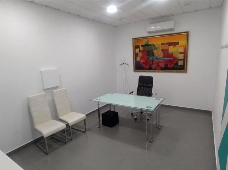 Office in Cáceres, Cáceres for lease - Building Photo - Image 3 of 6