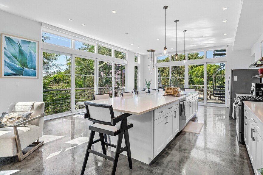 226 Palm Ct, Delray Beach, FL à vendre - Photo du bâtiment - Image 3 de 39