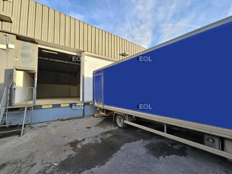 Industriel dans Villeneuve-Saint-Georges à louer - Photo du bâtiment - Image 2 de 4