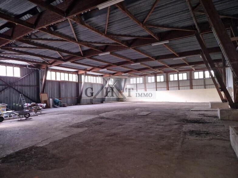 Industrial in Domont for sale - Interior Photo - Image 1 of 3