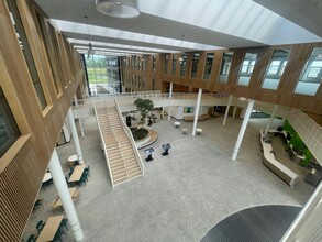Pentre Awel, Llanelli à louer Hall d’entrée- Image 2 de 9