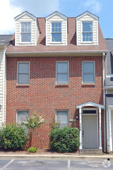 205 Jamestown Sq, Columbia, SC à louer - Photo du bâtiment - Image 2 de 9