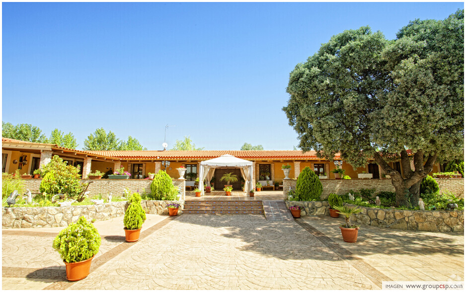 Camino de la Zarzuela, 65, Villaviciosa de Odón, Madrid for sale - Building Photo - Image 1 of 18