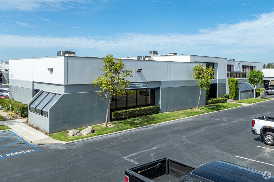 1223 N Tustin Ave, Anaheim, CA à vendre - Photo principale - Image 1 de 5