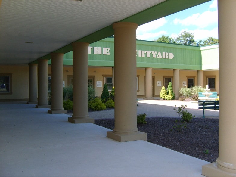 300 Community Dr, Tobyhanna, PA à vendre - Photo du bâtiment - Image 2 de 20
