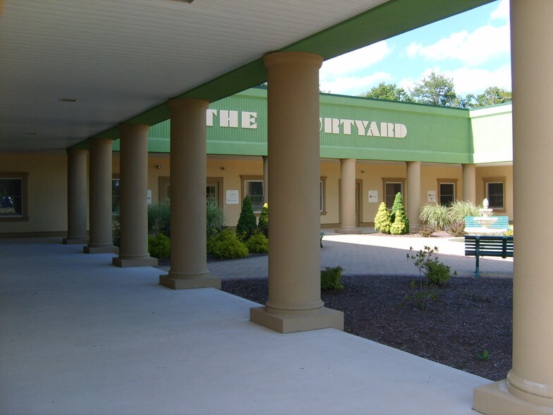 300 Community Dr, Tobyhanna, PA à louer - Photo du bâtiment - Image 3 de 22