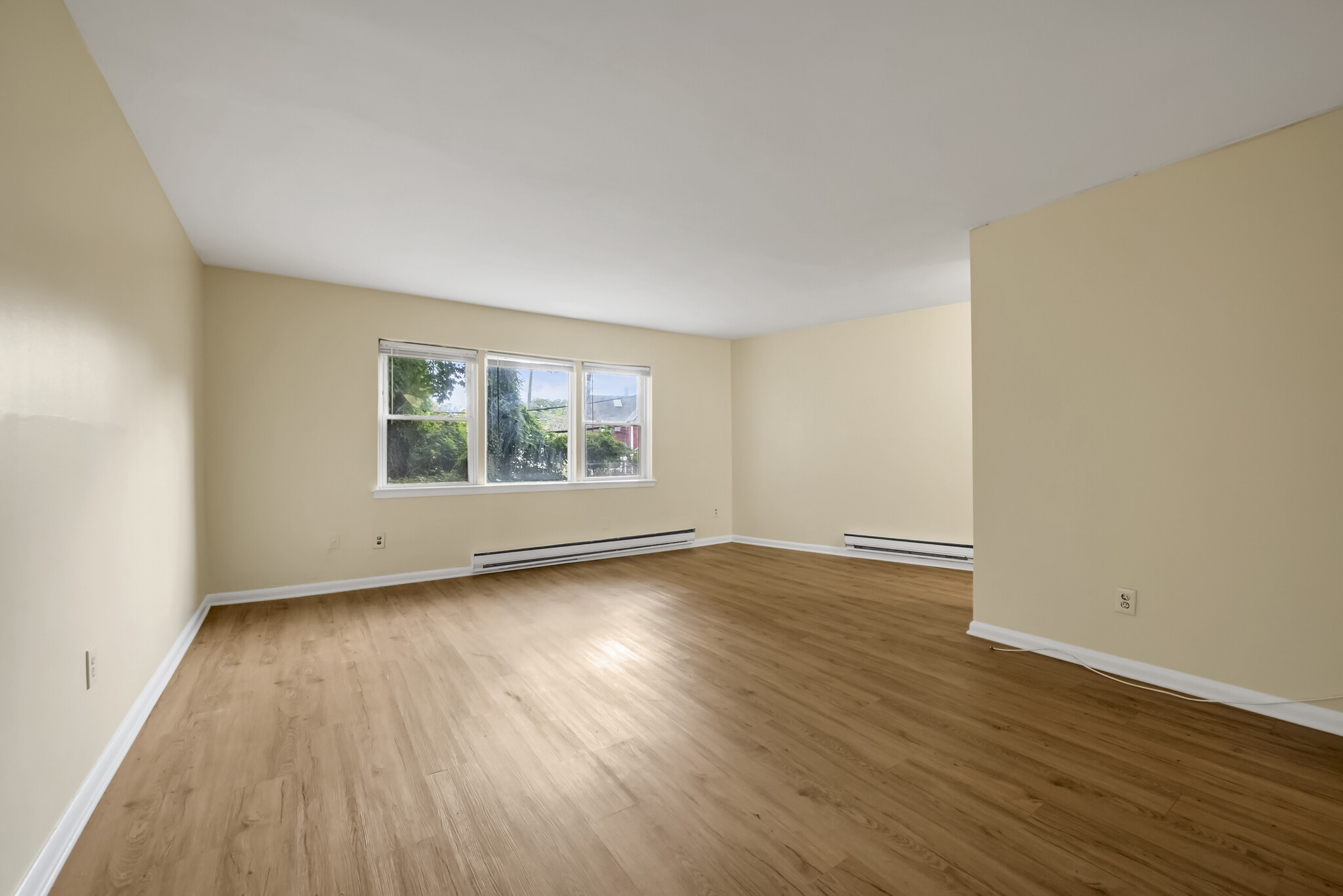 3908 Little Neck Pky, Douglaston, NY for lease Building Photo- Image 1 of 15