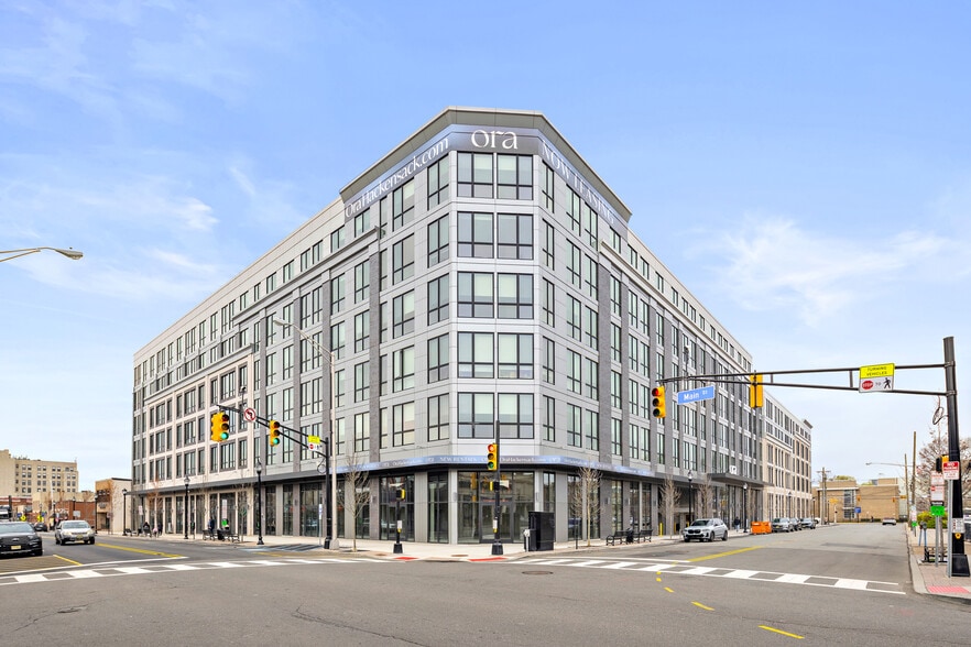 321 Main St, Hackensack, NJ for lease - Building Photo - Image 2 of 12