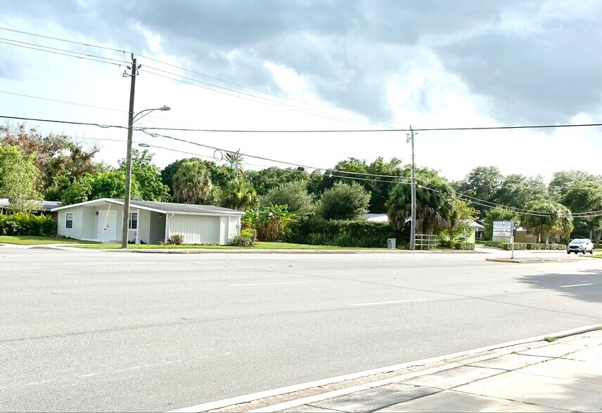 1985 31st Ave, Vero Beach, FL à vendre - Photo du bâtiment - Image 3 de 29