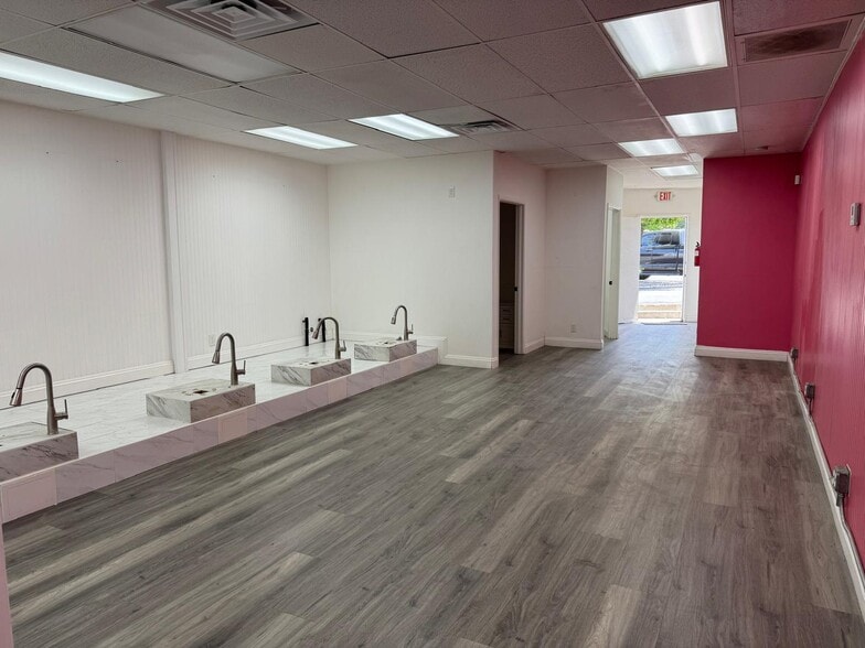 720-724 N Garey Ave, Pomona, CA for lease - Building Photo - Image 3 of 13