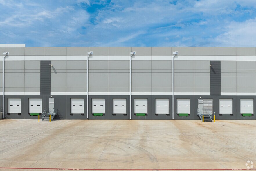 201 S Clay Rd, Sunnyvale, TX à louer - Photo du bâtiment - Image 2 de 5