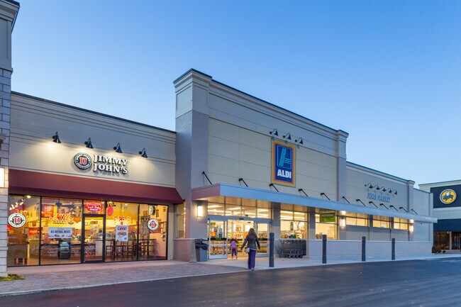 Plus de détails pour 6135 Peachtree Pky, Norcross, GA - Commerce de détail à louer