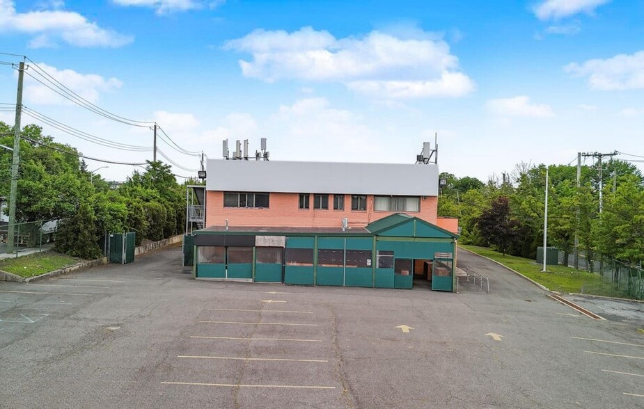 2200 Arthur Kill Rd, Staten Island, NY for sale - Building Photo - Image 2 of 34