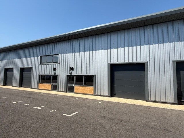 Commerce Close, Westbury à louer - Photo du bâtiment - Image 2 de 2