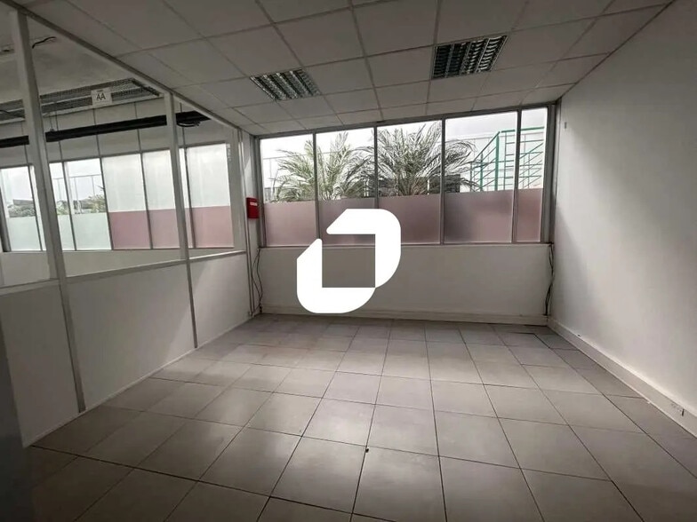 Office in Bezons for lease - Interior Photo - Image 3 of 18