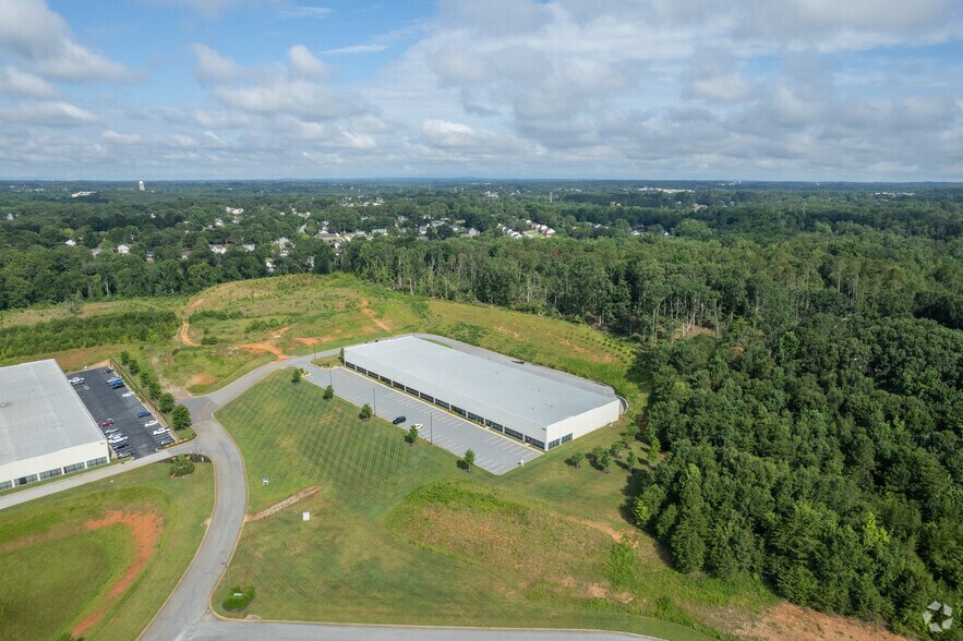 140 Corporate Dr, Spartanburg, SC à louer - Photo du bâtiment - Image 1 de 44