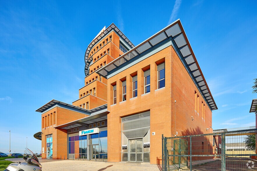 Calle Luis Fuentes Bejarano, 60, Sevilla, Sevilla à vendre - Photo du bâtiment - Image 2 de 26
