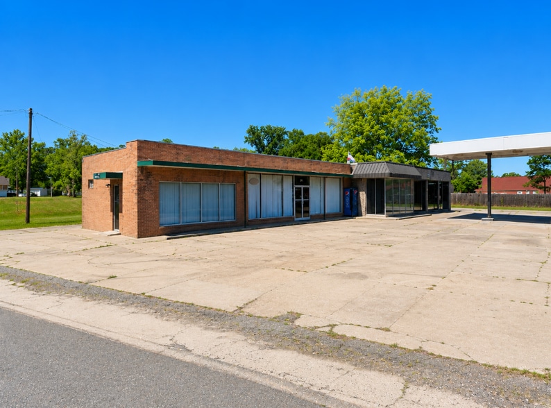 300 W Seaboard St st, Bladenboro, NC for sale - Building Photo - Image 2 of 4