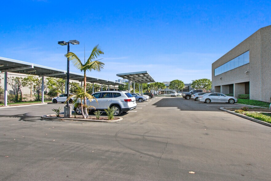 1100 Main St, Irvine, CA à louer - Photo du bâtiment - Image 3 de 5