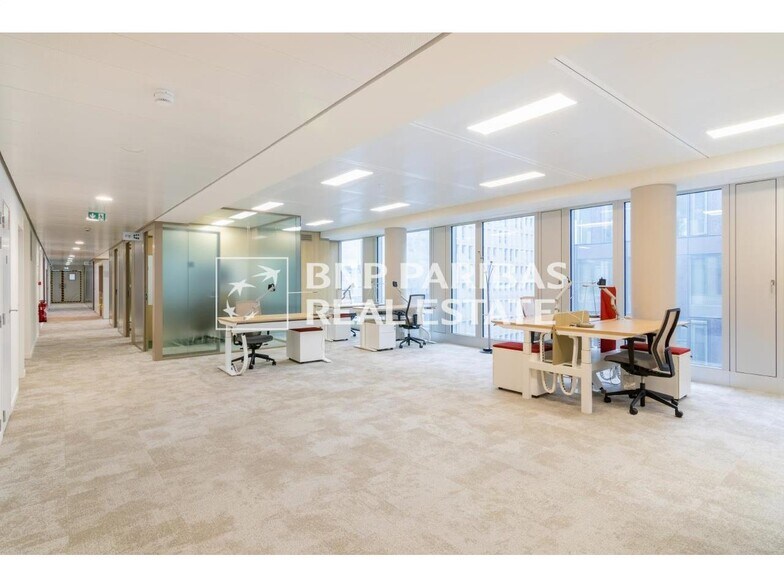 Bureau dans Courbevoie à louer - Photo du bâtiment - Image 3 de 17
