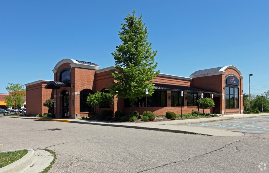 39550 W 7 Mile Rd, Northville, MI à vendre - Photo du bâtiment - Image 2 de 4