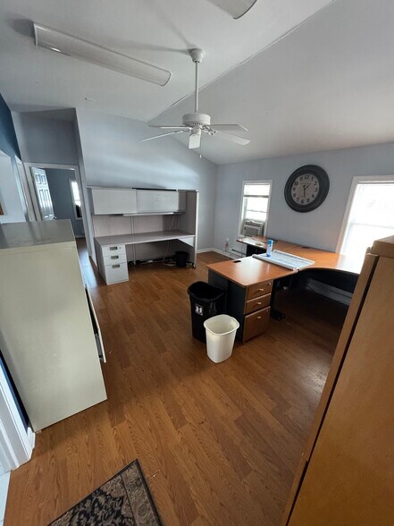 1989 Jumping Brook Rd, Tinton Falls, NJ à vendre - Photo du bâtiment - Image 3 de 8