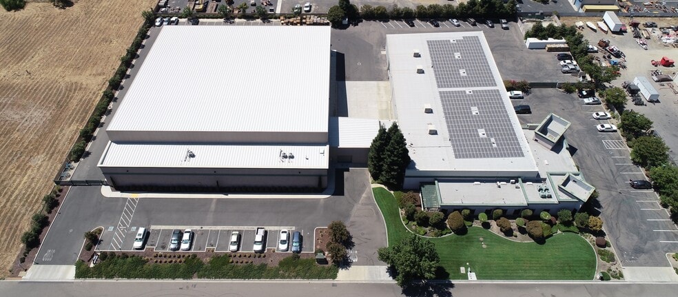 900 Wakefield Dr, Oakdale, CA for sale - Building Photo - Image 2 of 13