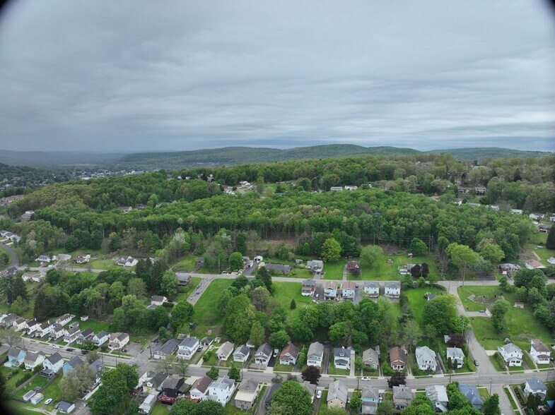 94 Skye Island Dr, Endicott, NY à vendre - Communauté Matterport - Image 3 de 19