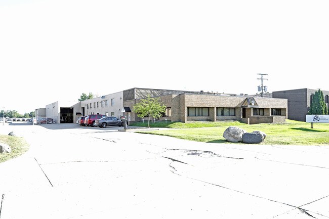 Plus de détails pour 1757 Larchwood Dr, Troy, MI - Industriel à louer