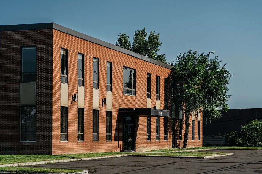 6555-6557 Ch de la Côte-de-Liesse, Montréal, QC à louer - Photo du bâtiment - Image 2 de 8