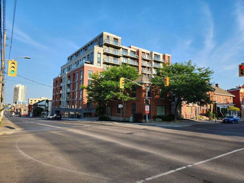 195 Sydenham St, Kingston, ON à vendre - Photo du bâtiment - Image 2 de 8