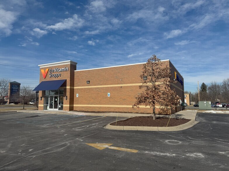 21901 Eureka Rd, Taylor, MI à vendre - Photo du bâtiment - Image 3 de 6