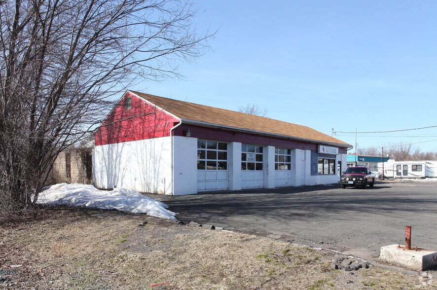 1126 Queen St, Southington, CT à louer - Photo du bâtiment - Image 2 de 4