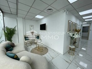 Commerce de détail dans Saint-Maur-des-Fossés à louer Photo intérieure- Image 1 de 5