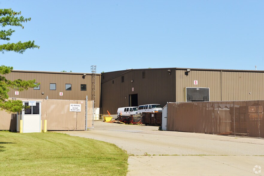 9113 Le Saint Dr, Fairfield, OH for lease - Building Photo - Image 2 of 6