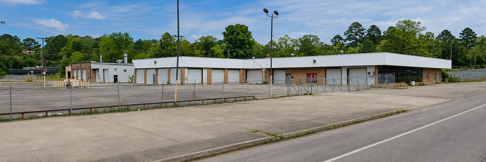 549 Bessemer Super Hwy, Midfield, AL à louer - Photo du bâtiment - Image 3 de 14